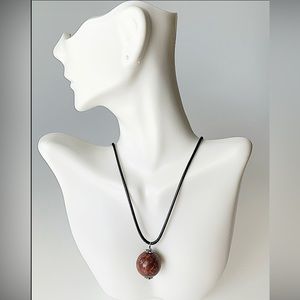 Woman’s pendant necklace